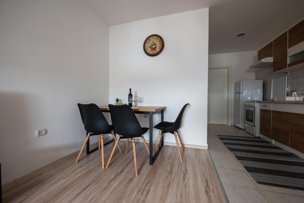 ליבנו Apartman Luca מראה חיצוני תמונה