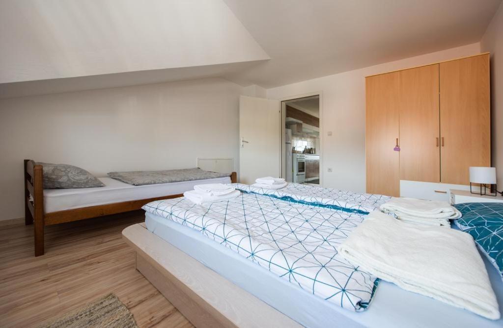 ליבנו Apartman Luca מראה חיצוני תמונה