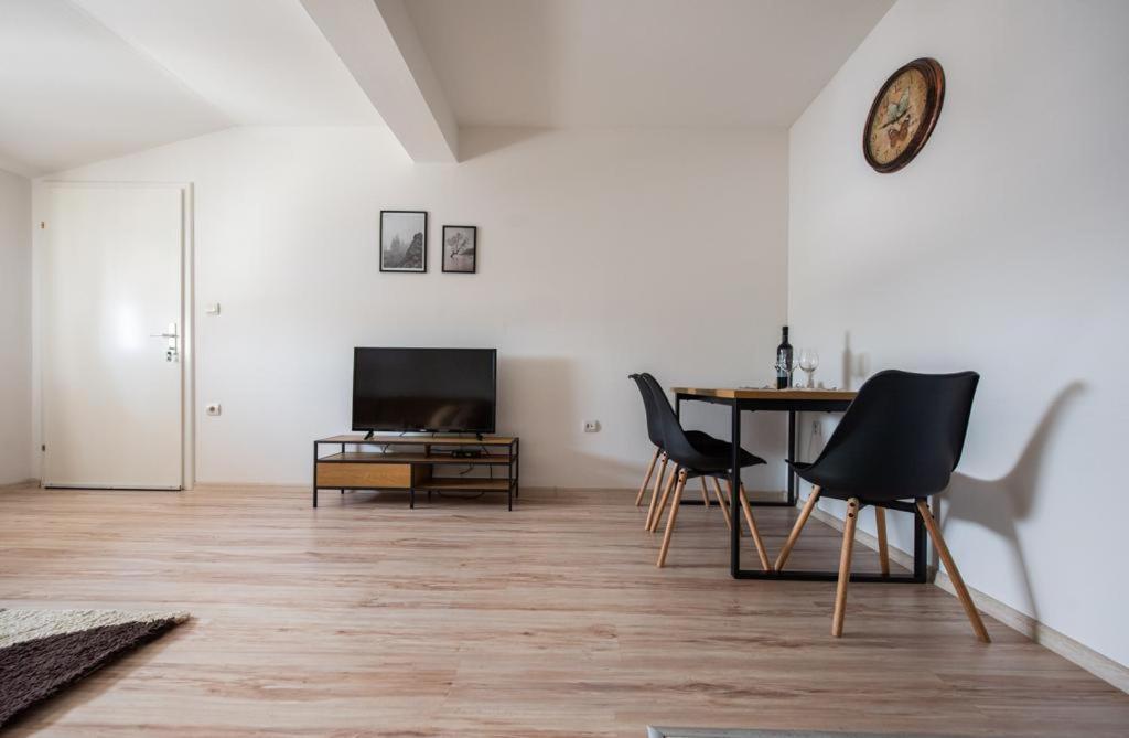 ליבנו Apartman Luca מראה חיצוני תמונה